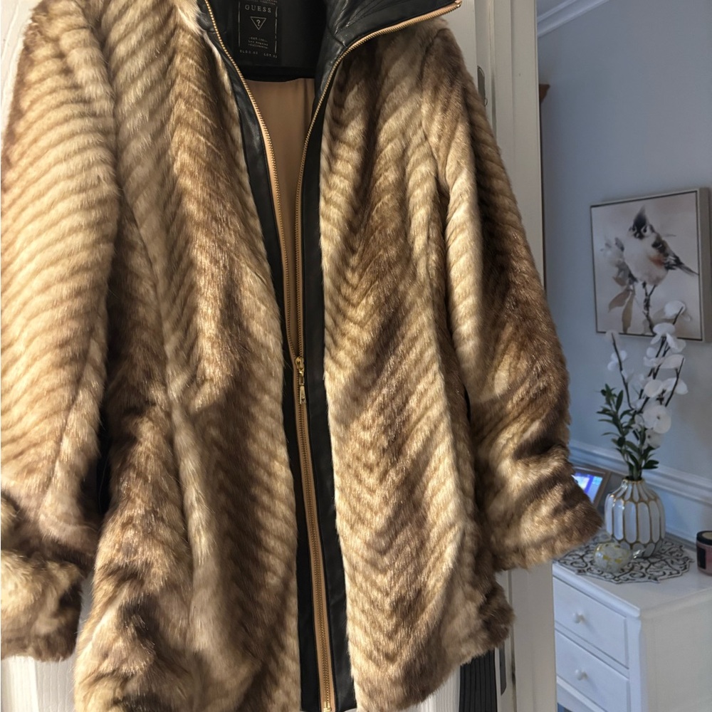 guess faux fur coat  med